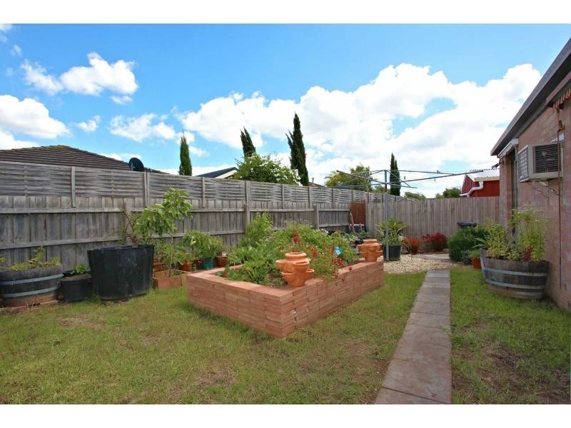 8 Dunmore Court, Cranbourne VIC 3977