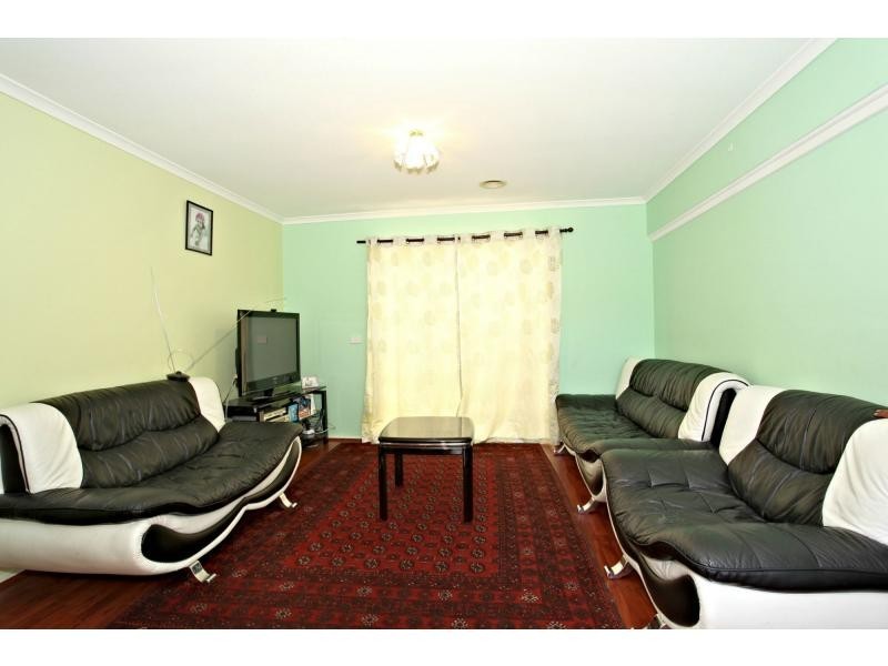 1 Emoh Close, Cranbourne VIC 3977