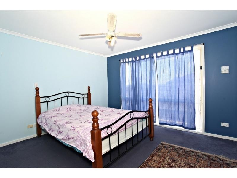 1 Emoh Close, Cranbourne VIC 3977