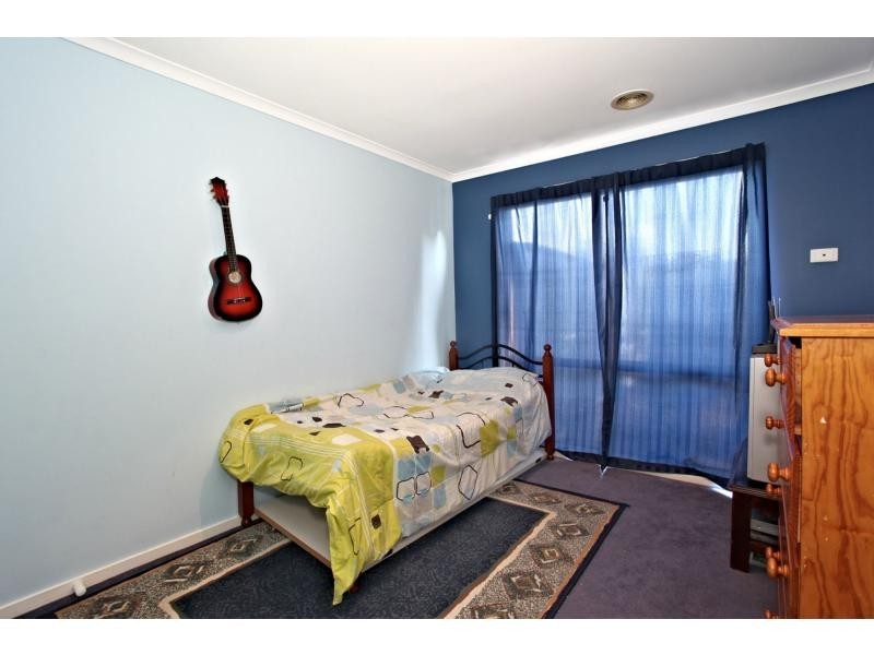 1 Emoh Close, Cranbourne VIC 3977
