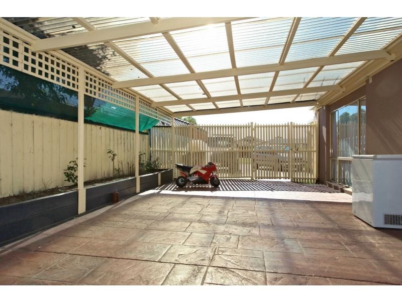 1 Emoh Close, Cranbourne VIC 3977