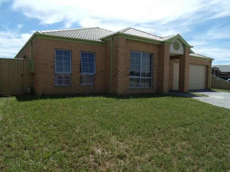 32 Springhill Drive, Cranbourne VIC 3977
