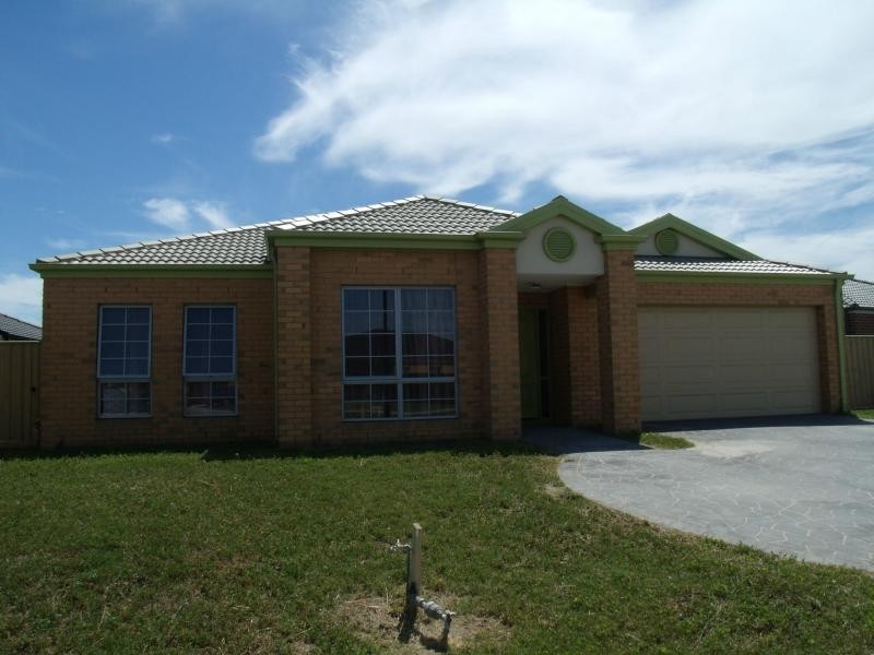 32 Springhill Drive, Cranbourne VIC 3977