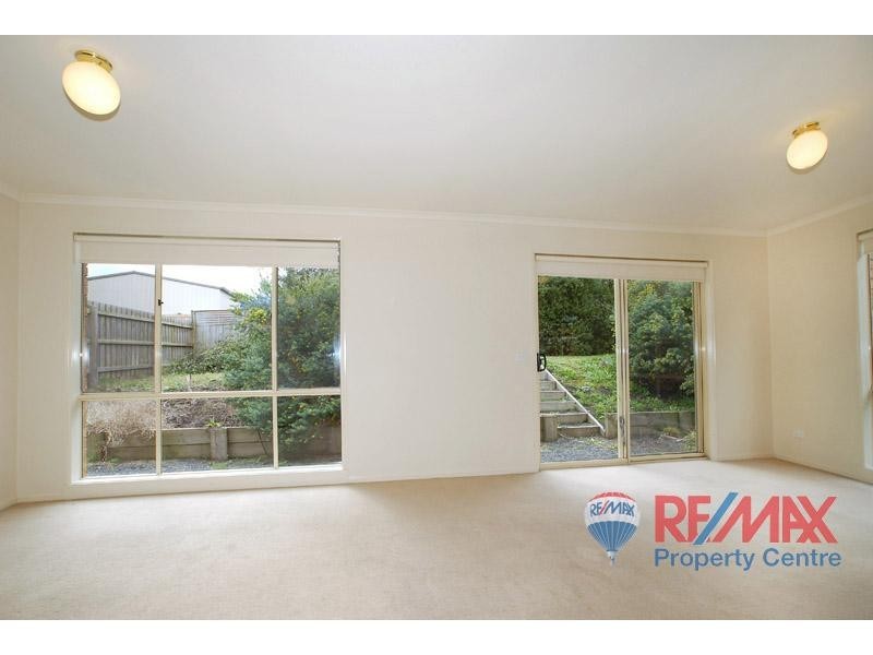 4 Meaby Drive, Pakenham VIC 3810