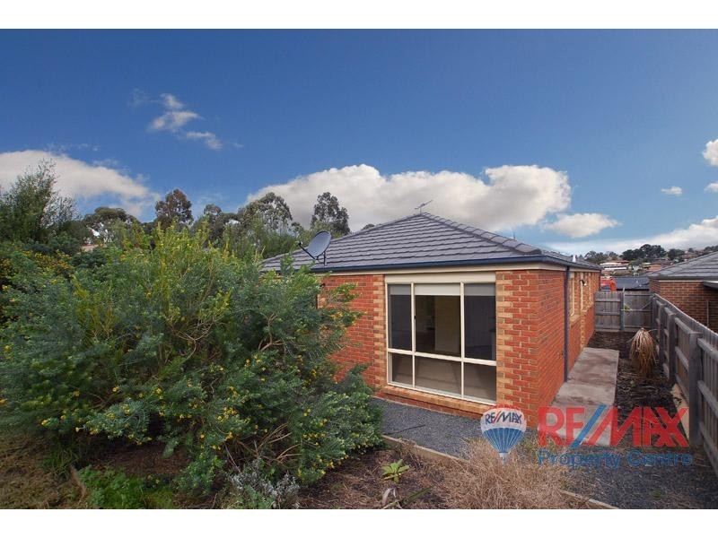 4 Meaby Drive, Pakenham VIC 3810