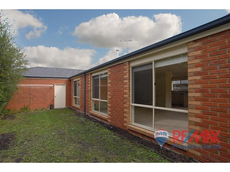 4 Meaby Drive, Pakenham VIC 3810