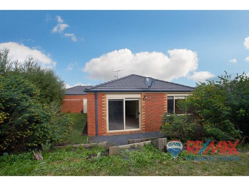 4 Meaby Drive, Pakenham VIC 3810