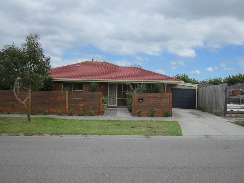 93 Oberon Drive, Carrum Downs VIC 3201