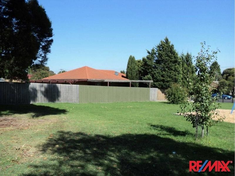 18 Mark Court, Hampton Park VIC 3976