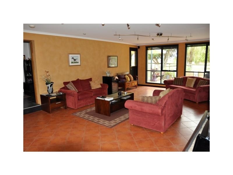 5 Garden Street, Cranbourne East VIC 3977