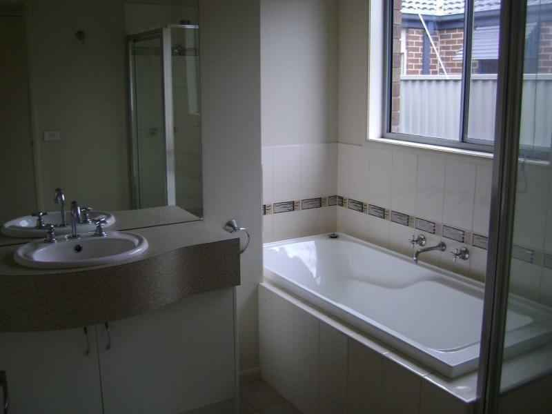 29 Greenaway Terrace, Cranbourne East VIC 3977