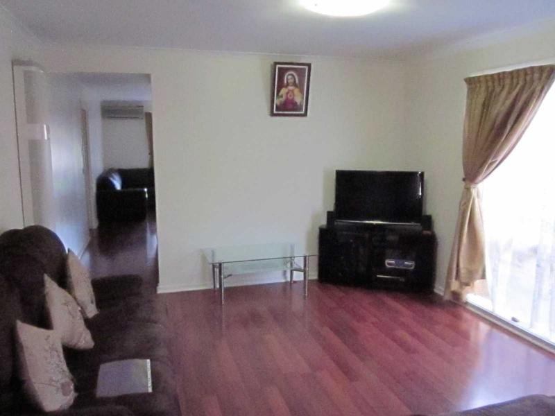 16 Charlotte Place, Cranbourne West VIC 3977