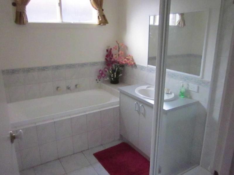 16 Charlotte Place, Cranbourne West VIC 3977