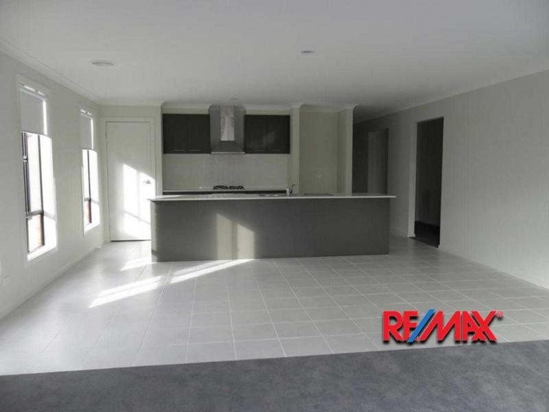 17 Boldrewood Place, Lynbrook VIC 3975