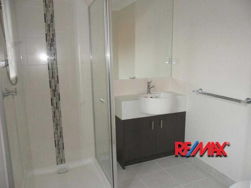 17 Boldrewood Place, Lynbrook VIC 3975