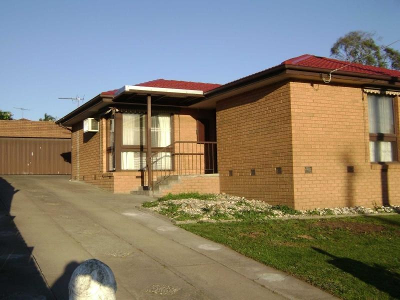 12 Hallam Road, Hampton Park VIC 3976