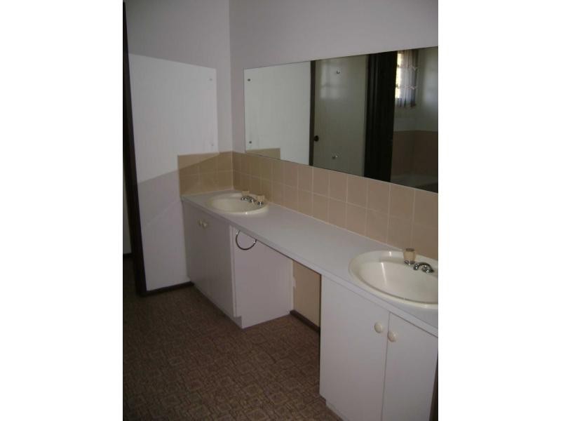 12 Hallam Road, Hampton Park VIC 3976