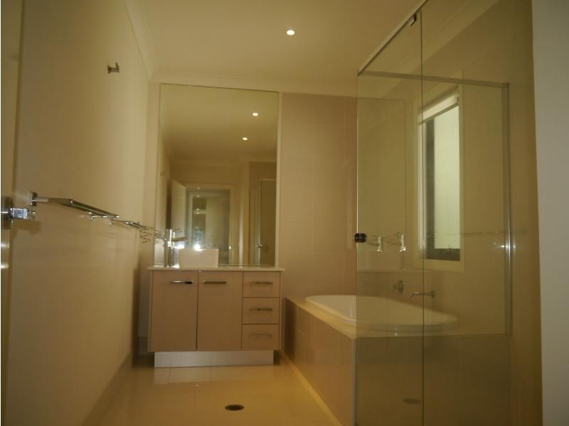 11 Baronia Circuit, Castel Estate, Castle Hill NSW 2154