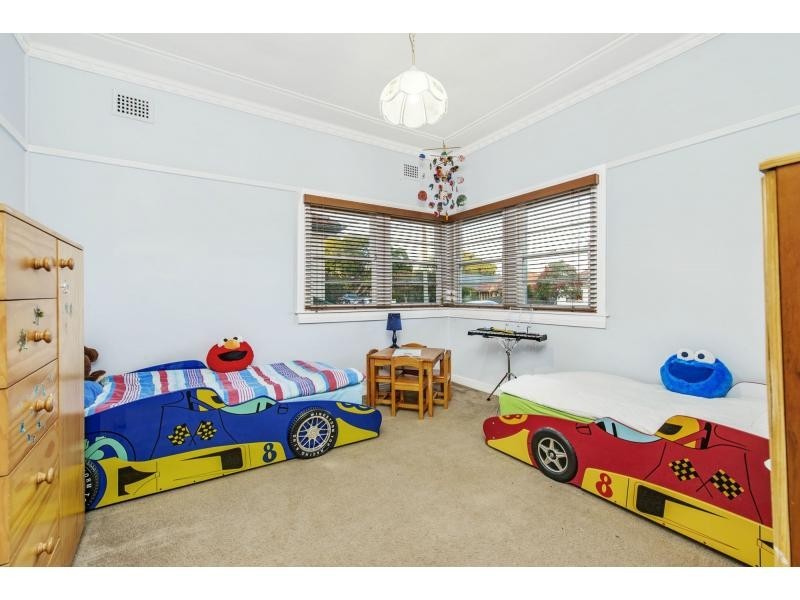 13 Roslyn Avenue, Northmead NSW 2152