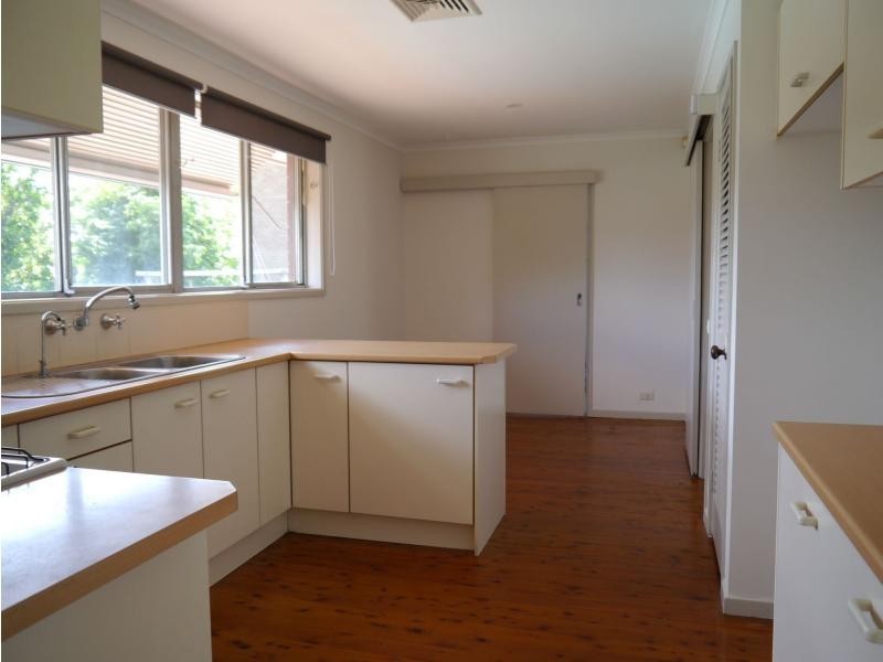 8 McMillan Avenue, Winston Hills NSW 2153