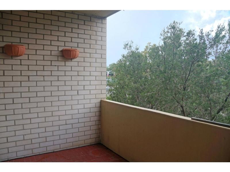 8/13-14 Bank Street, Meadowbank NSW 2114