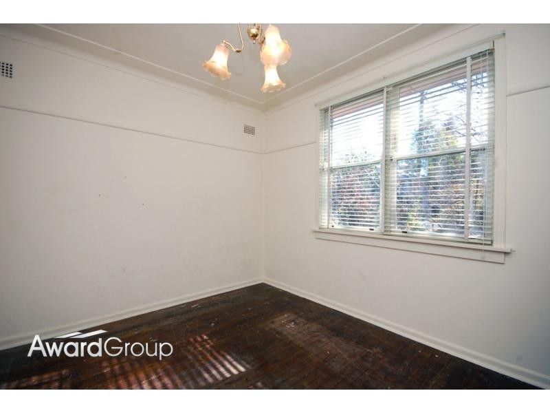 8 Woodward Street, Ermington NSW 2115