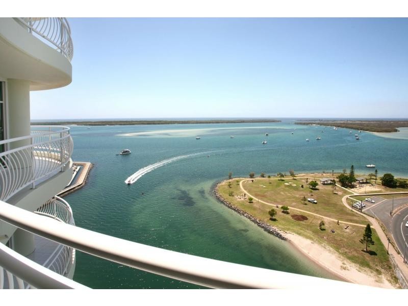 Unit 18B/5 Bayview Street, Runaway Bay QLD 4216