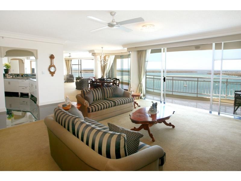 Unit 18B/5 Bayview Street, Runaway Bay QLD 4216