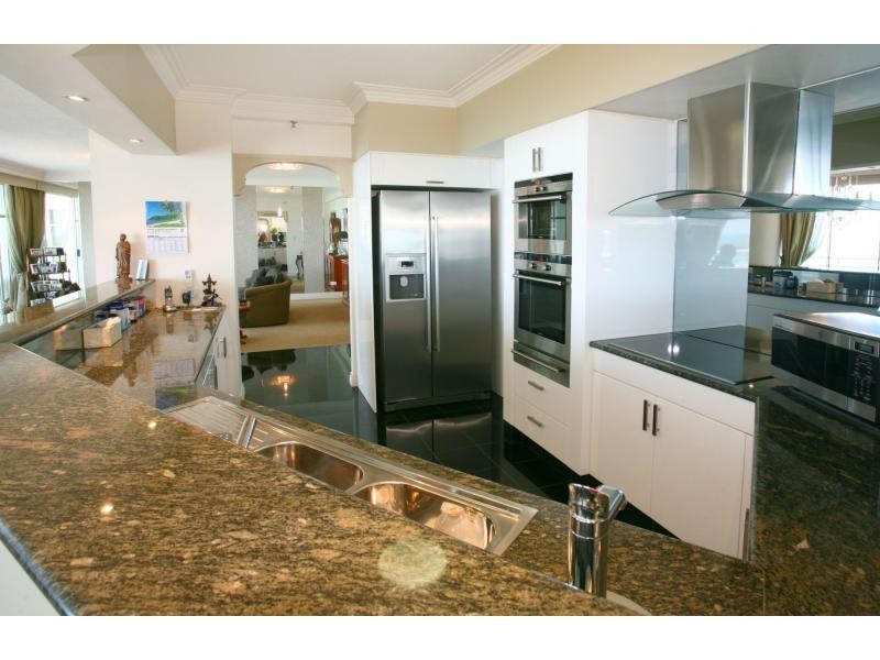 Unit 18B/5 Bayview Street, Runaway Bay QLD 4216