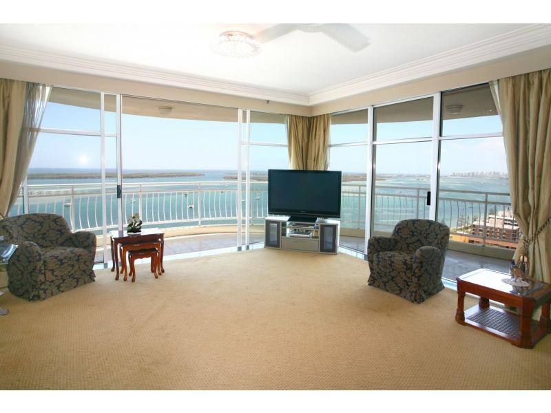 Unit 18B/5 Bayview Street, Runaway Bay QLD 4216