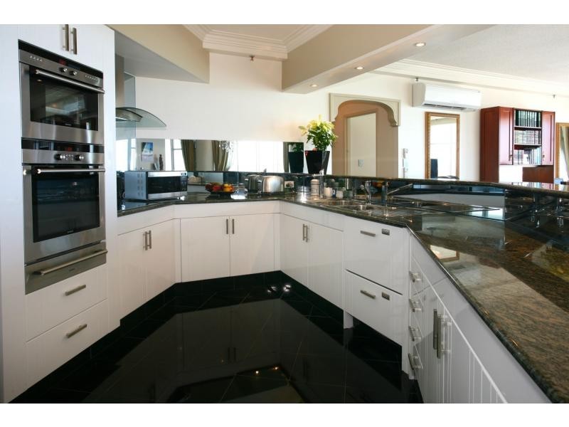 Unit 18B/5 Bayview Street, Runaway Bay QLD 4216