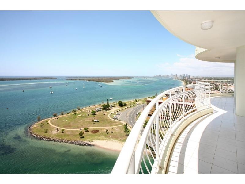 Unit 18B/5 Bayview Street, Runaway Bay QLD 4216