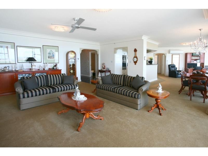 Unit 18B/5 Bayview Street, Runaway Bay QLD 4216