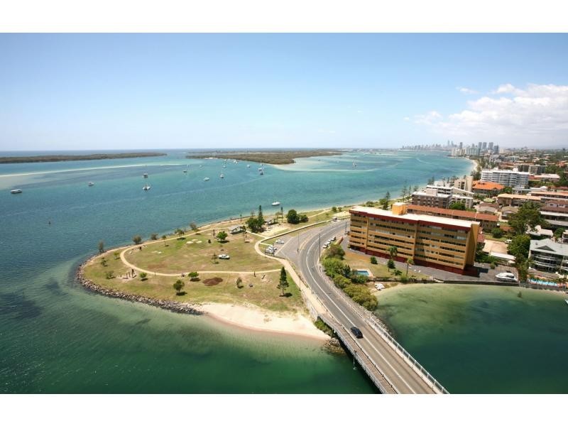 Unit 18B/5 Bayview Street, Runaway Bay QLD 4216