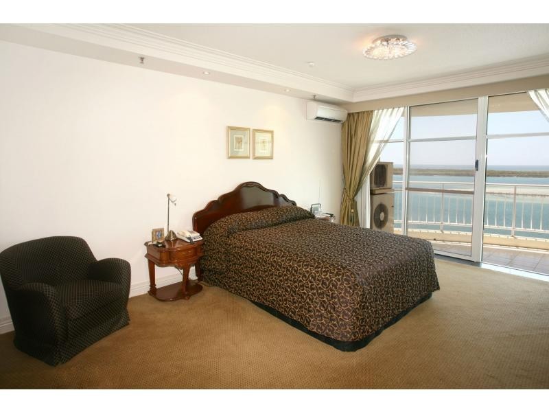 Unit 18B/5 Bayview Street, Runaway Bay QLD 4216