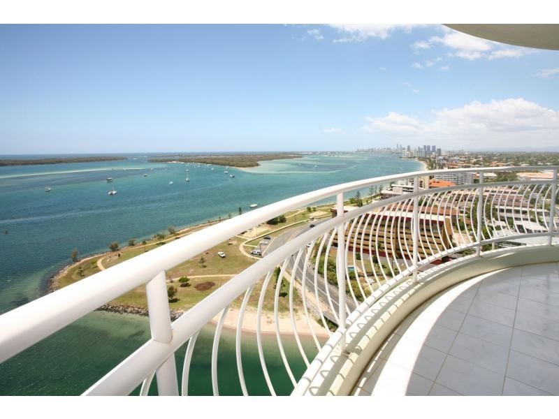 Unit 18B/5 Bayview Street, Runaway Bay QLD 4216