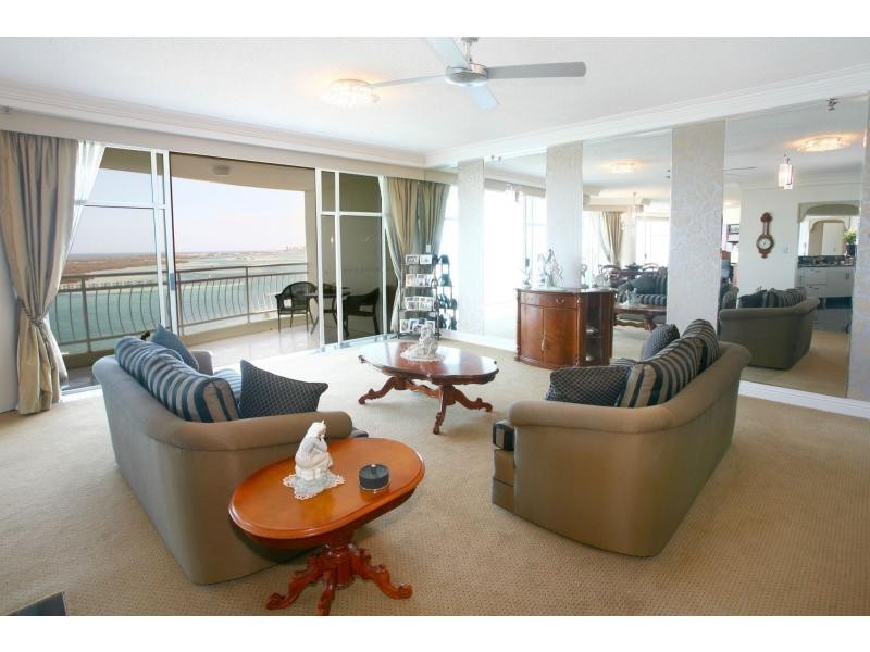 Unit 18B/5 Bayview Street, Runaway Bay QLD 4216