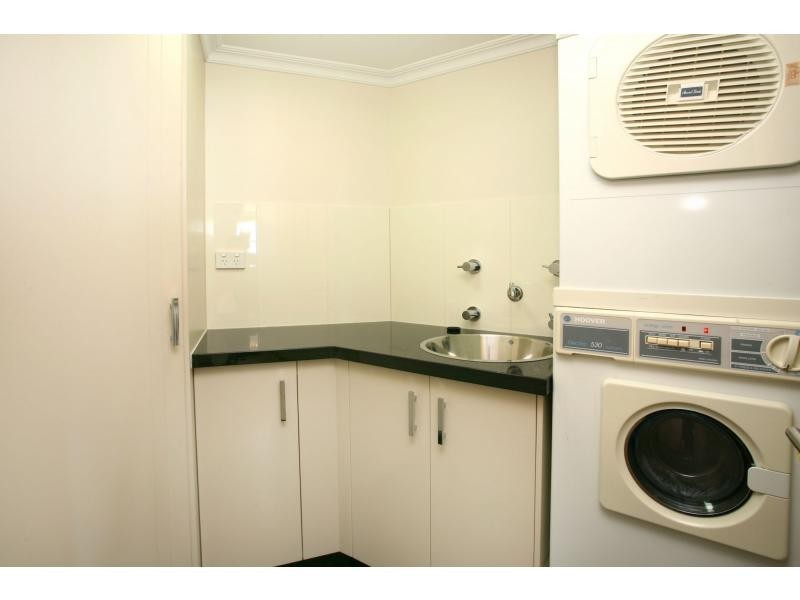 Unit 18B/5 Bayview Street, Runaway Bay QLD 4216