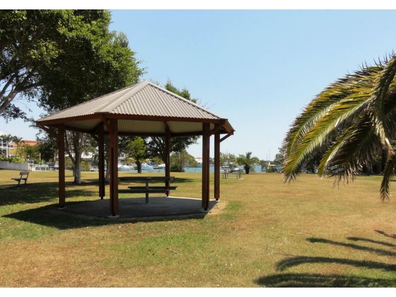 1/5 Victor Avenue, Paradise Point QLD 4216