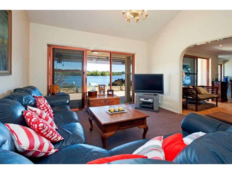 88 Tradewinds Avenue, Paradise Point QLD 4216