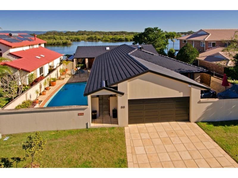 88 Tradewinds Avenue, Paradise Point QLD 4216