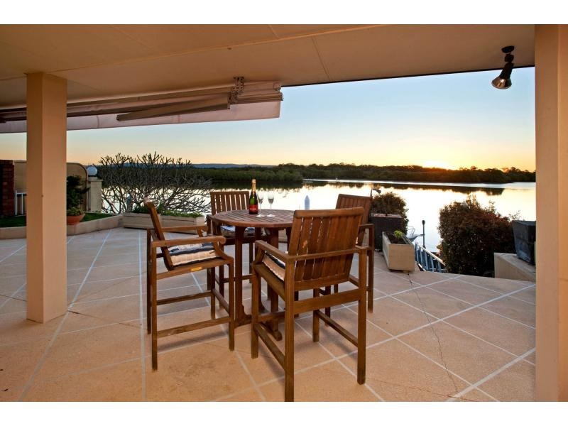 88 Tradewinds Avenue, Paradise Point QLD 4216