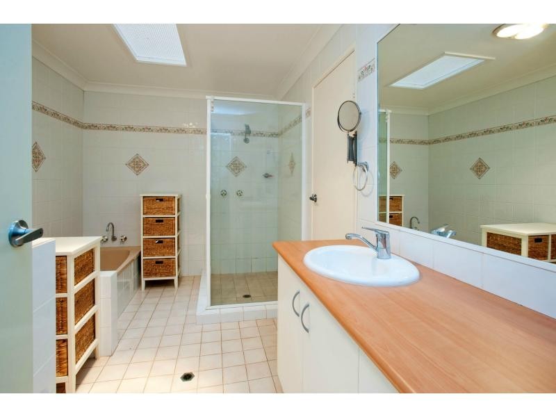 88 Tradewinds Avenue, Paradise Point QLD 4216