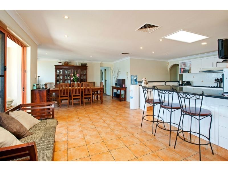 88 Tradewinds Avenue, Paradise Point QLD 4216