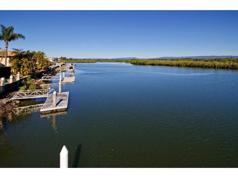88 Tradewinds Avenue, Paradise Point QLD 4216