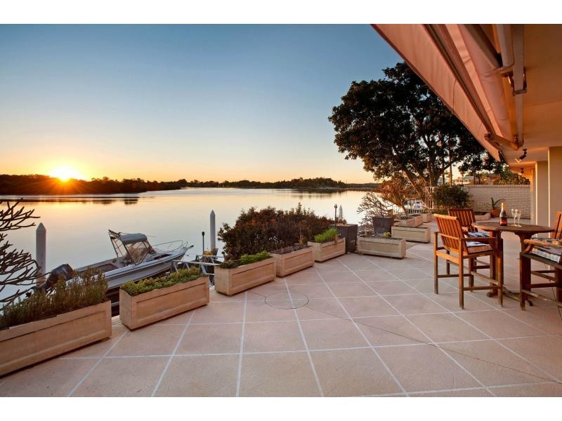 88 Tradewinds Avenue, Paradise Point QLD 4216