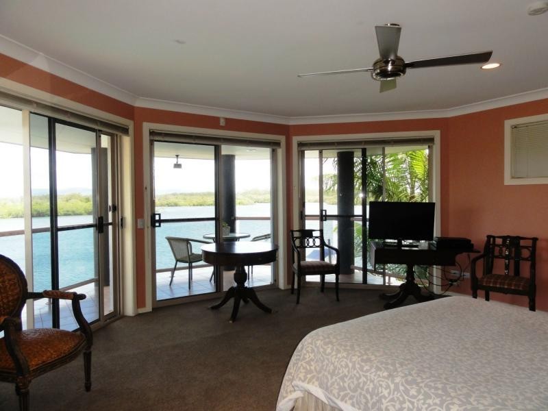 46 Tradewinds Avenue, Paradise Point QLD 4216