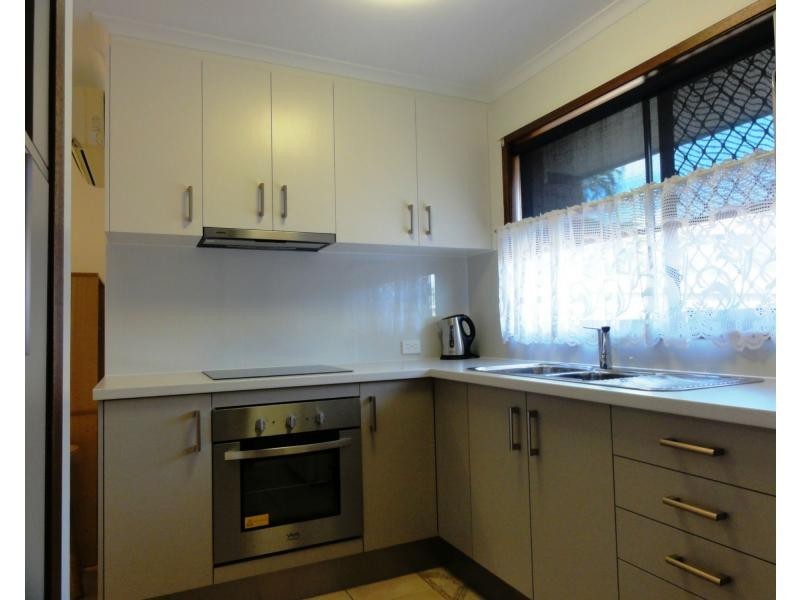 2/13 Gladys Street, Labrador QLD 4215