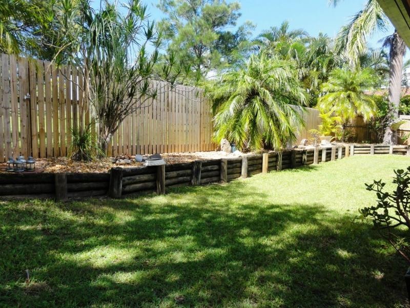 2/13 Gladys Street, Labrador QLD 4215