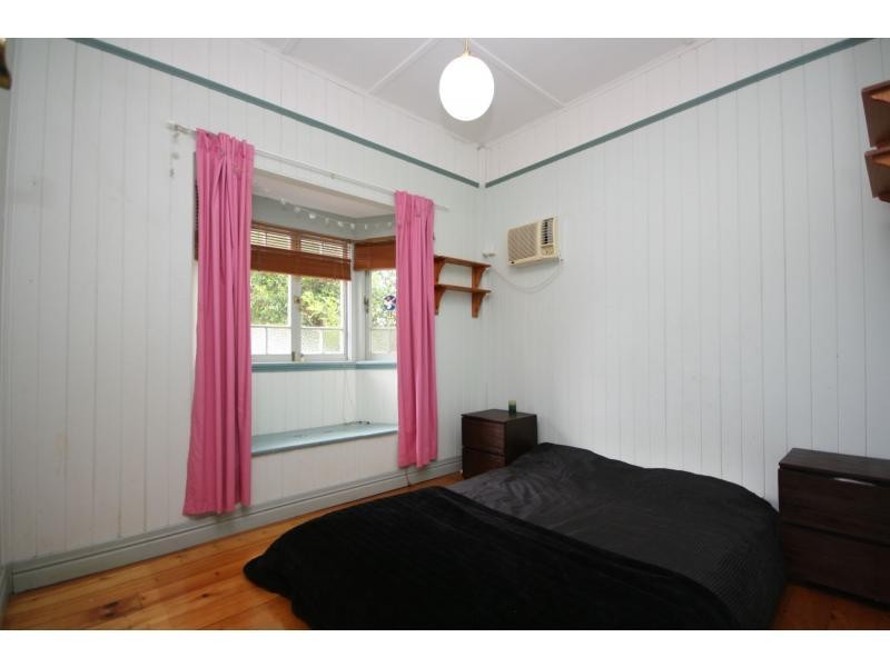 11 Sydney Street, Redcliffe QLD 4020